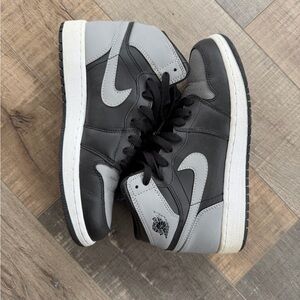 Nike Youth’s High-Top AJ1 Shadow in Black and Gray